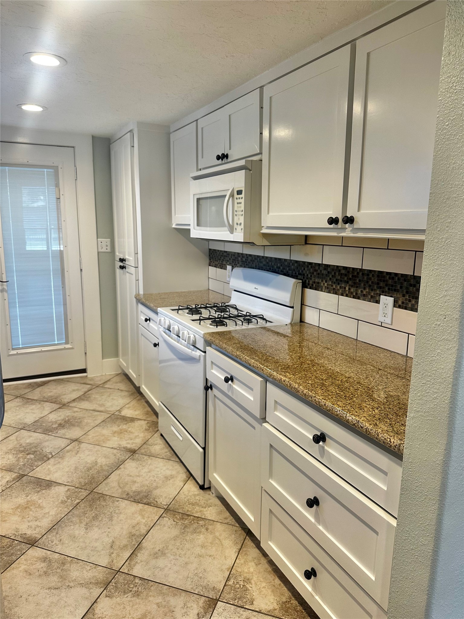 202 Fannin Street Tomball, TX 77375 - Photo 11 of 24