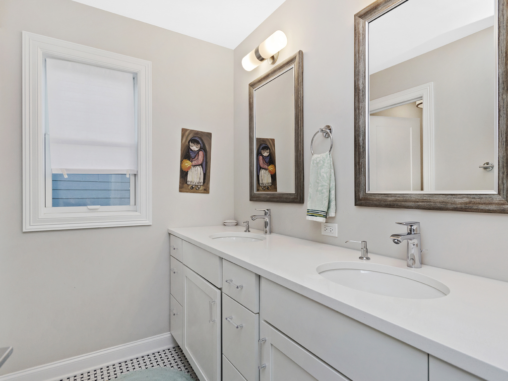 2307 Grey Avenue Evanston, IL 60201 - Photo 24 of 34