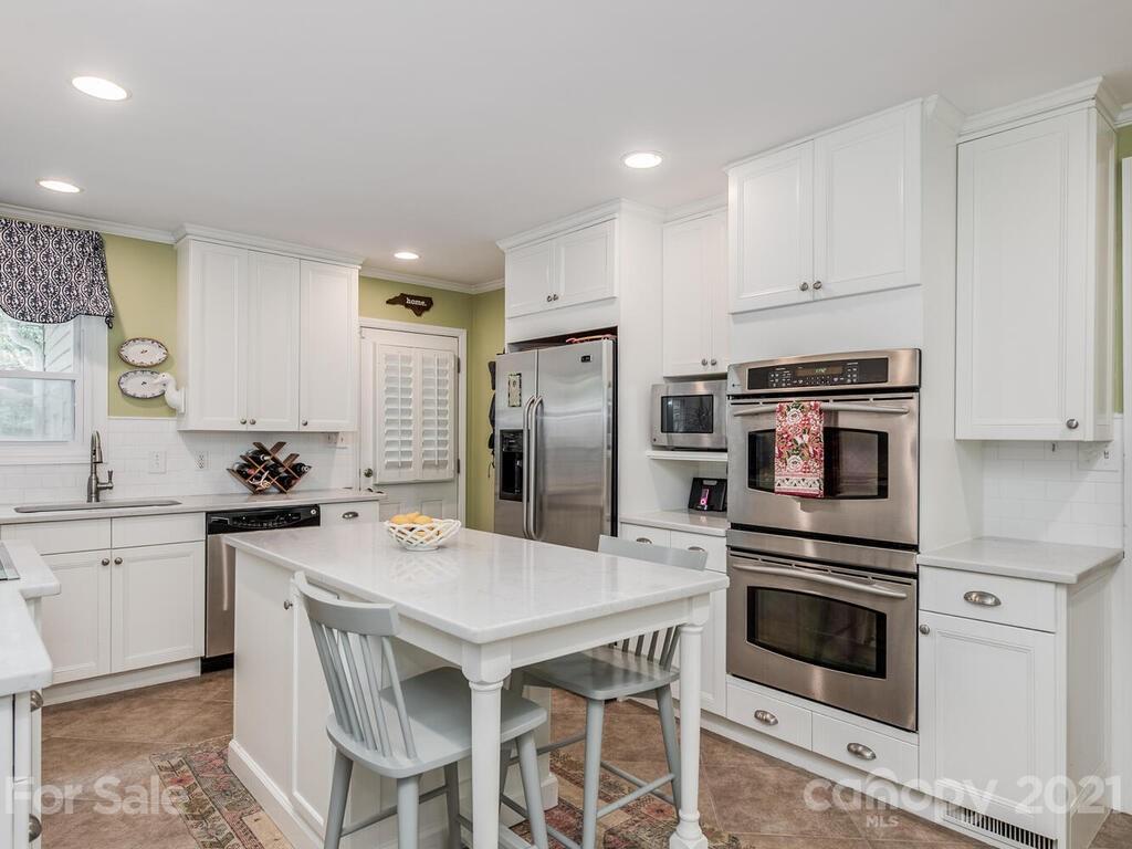 5528 Murrayhill Road Charlotte, NC 28210 - Photo 7 of 32 Gallery Image 7