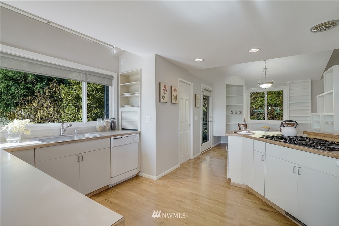 17409 Sylvester Road Southwest Burien, WA 98166 - Photo 12 of 25 Gallery Image 12