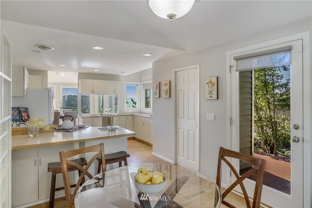 17409 Sylvester Road Southwest Burien, WA 98166 - Photo 13 of 25 Gallery Image 13