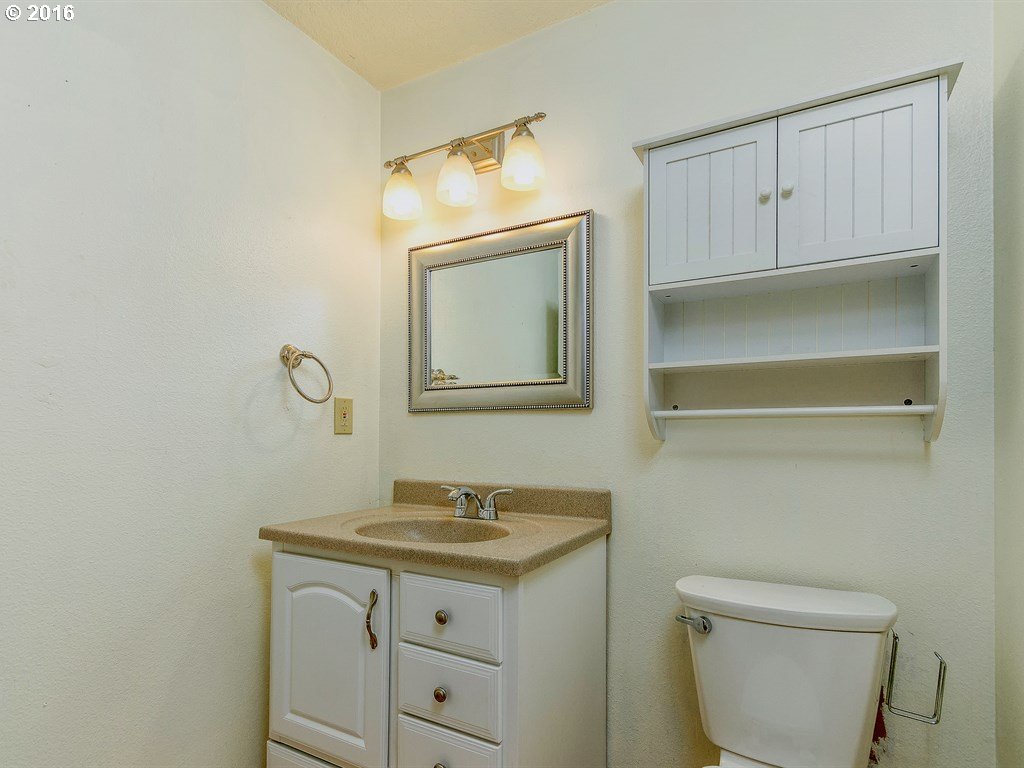 5569 Southwest Multnomah Boulevard Portland, OR 97219 - Photo 11 of 20 Gallery Image 11
