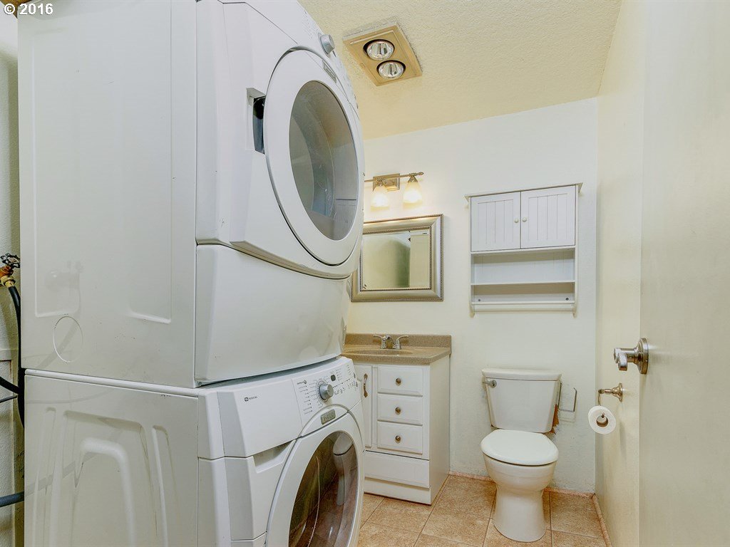 5569 Southwest Multnomah Boulevard Portland, OR 97219 - Photo 12 of 20 Gallery Image 12