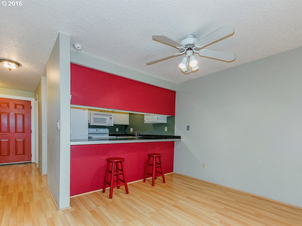 5569 Southwest Multnomah Boulevard Portland, OR 97219 - Photo 8 of 20 Gallery Image 8