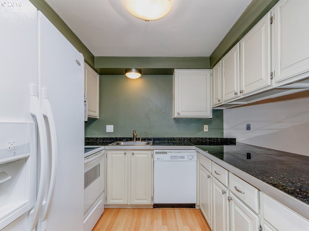 5569 Southwest Multnomah Boulevard Portland, OR 97219 - Photo 9 of 20 Gallery Image 9