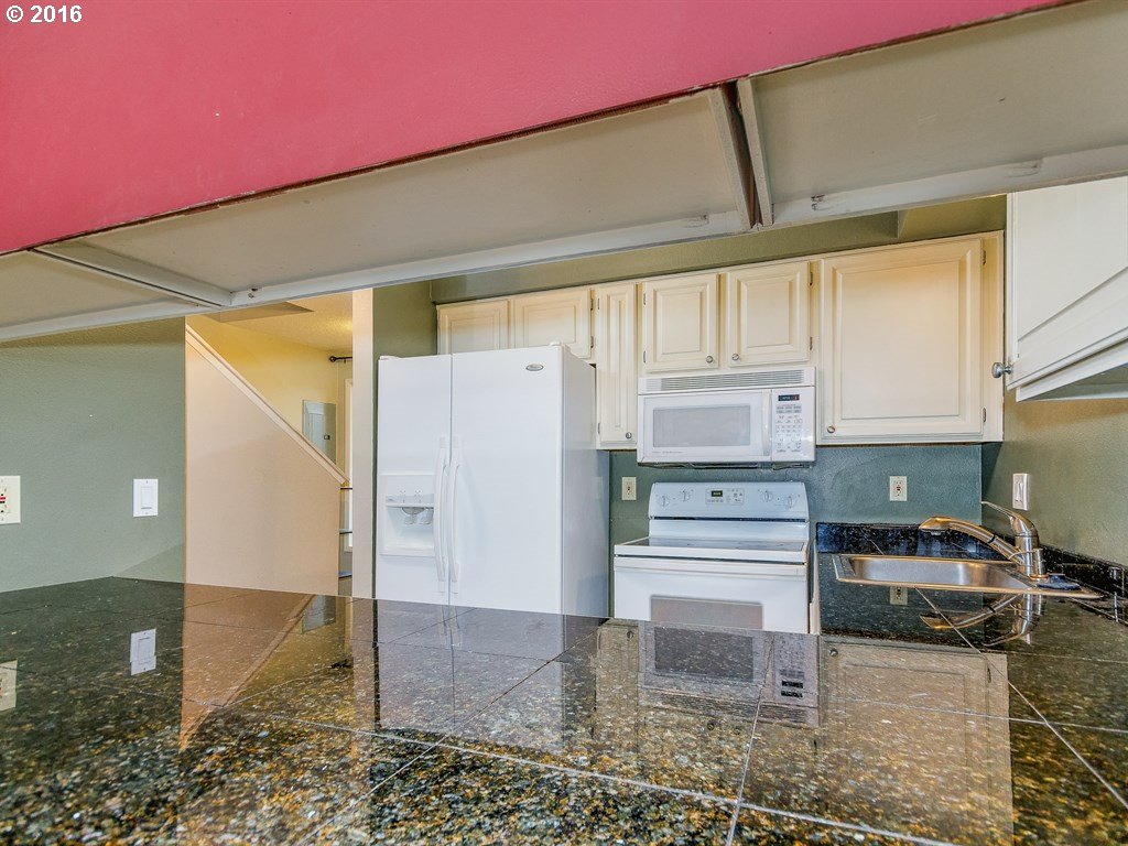5569 Southwest Multnomah Boulevard Portland, OR 97219 - Photo 10 of 20 Gallery Image 10