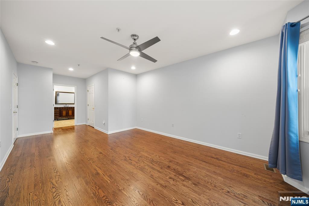 155 The Promenade Edgewater, NJ 07020 - Photo 15 of 26