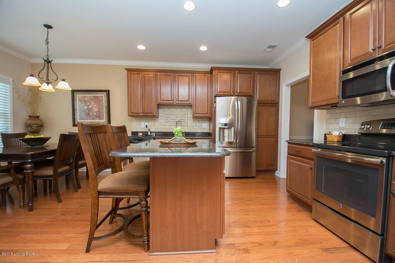 904 Ridge Point Drive Louisville, KY 40299 - Photo 16 of 37 Eat-In Kitchen