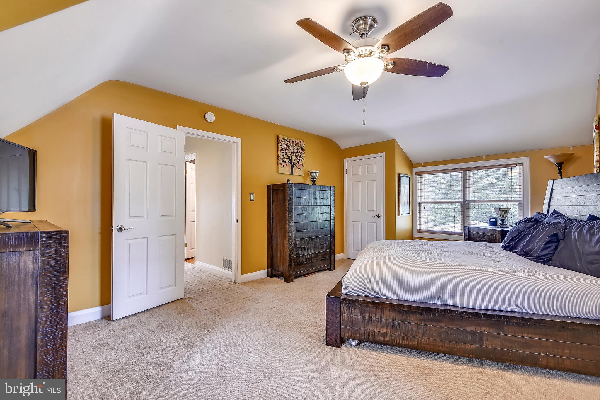 425 Kingwood Road Linthicum, MD 21090 - Photo 12 of 20 Large master bedroom