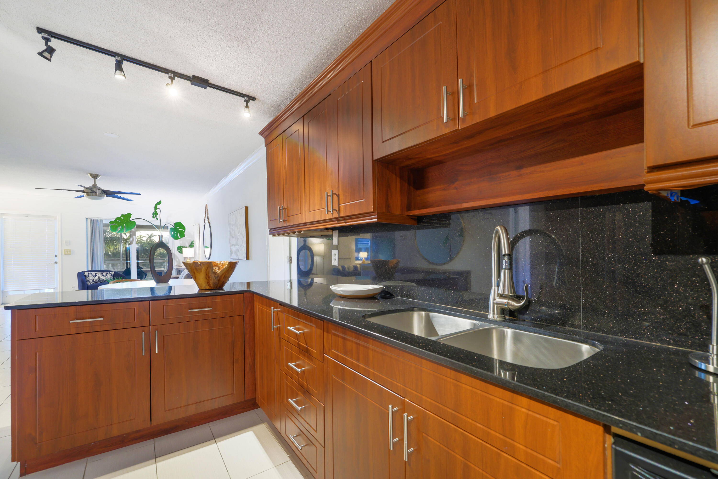 1015 Spanish River Road, Unit 408 Boca Raton, FL 33432 - Photo 15 of 23 1015 Spanish River Rd, unit 408 - 21