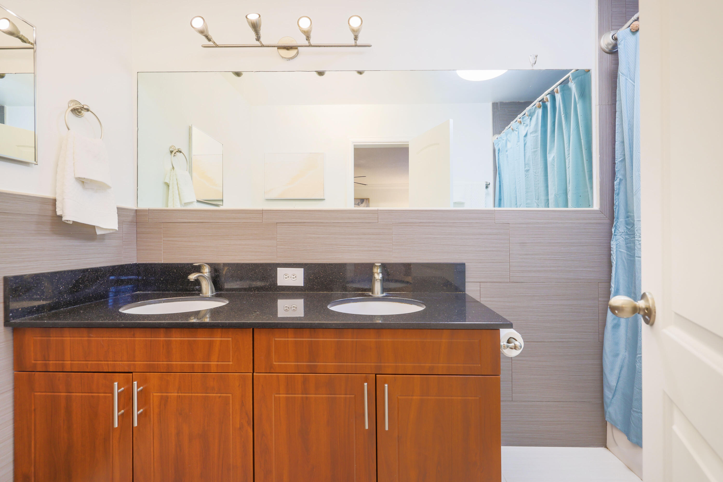 1015 Spanish River Road, Unit 408 Boca Raton, FL 33432 - Photo 22 of 23 1015 Spanish River Rd, unit 408 - 29