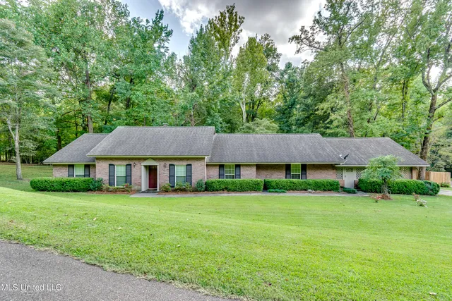 $235,000 | 2030 East Sunset Drive, Yazoo City, MS 39194