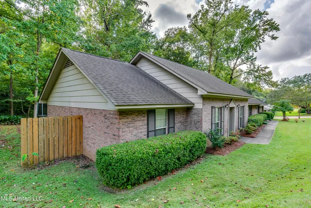$235,000 | 2030 East Sunset Drive, Yazoo City, MS 39194