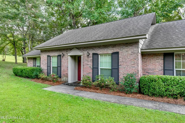 $235,000 | 2030 East Sunset Drive, Yazoo City, MS 39194