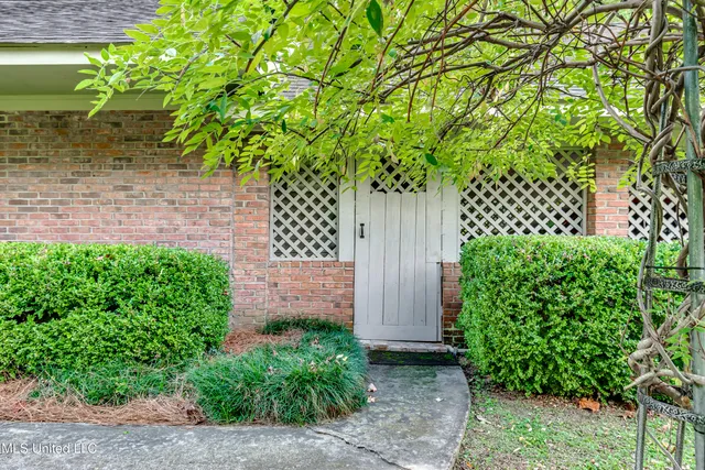 $235,000 | 2030 East Sunset Drive, Yazoo City, MS 39194