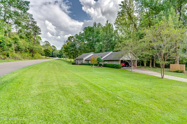 $235,000 | 2030 East Sunset Drive, Yazoo City, MS 39194