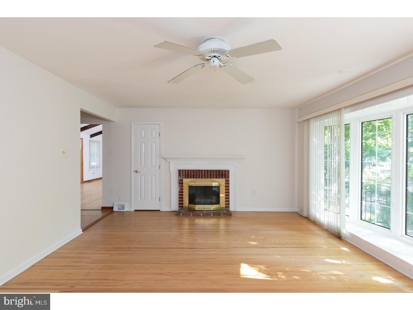 2401 Riverton Road Cinnaminson, NJ 08077 - Photo 7 of 23 Living Room