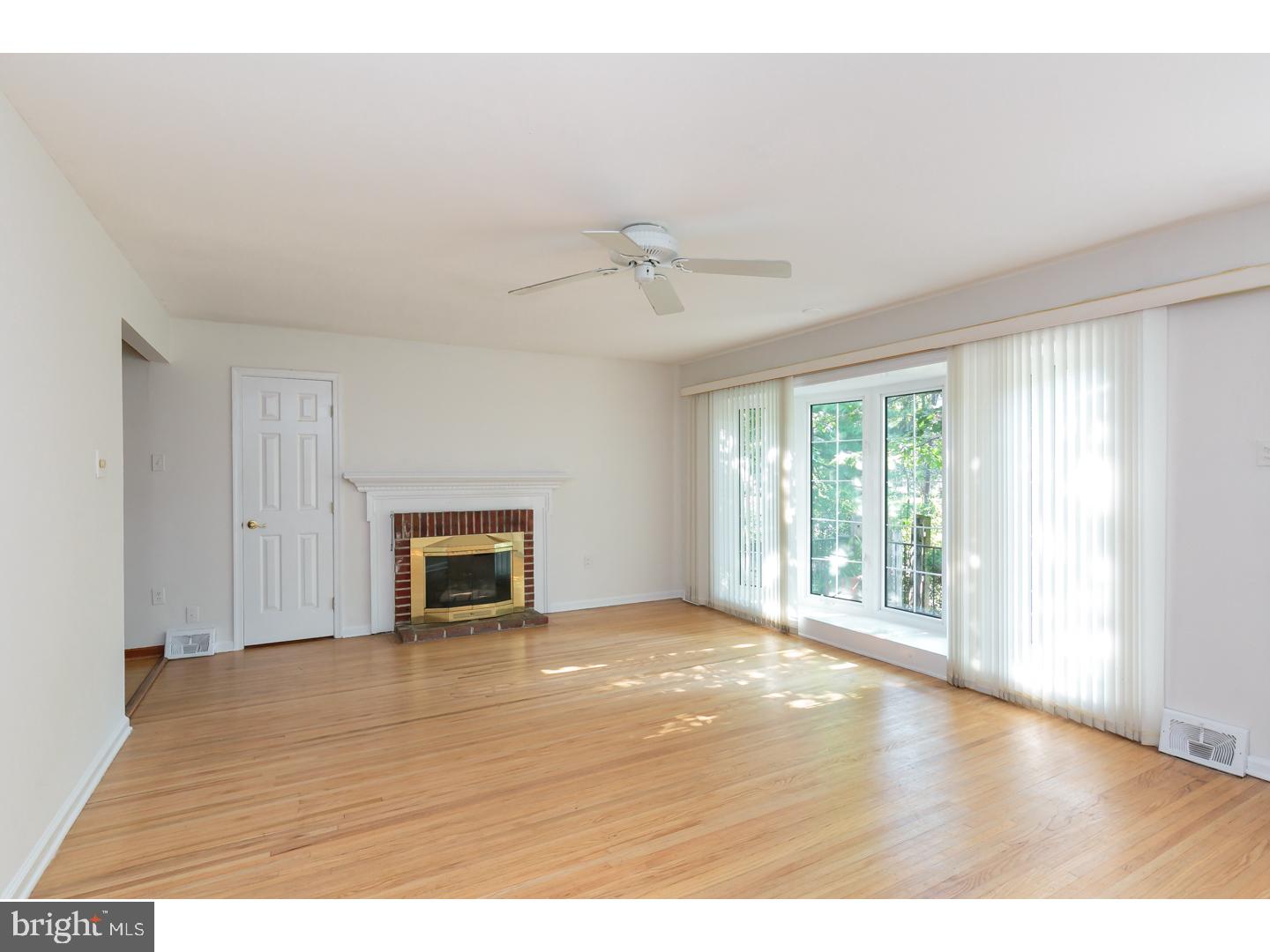 2401 Riverton Road Cinnaminson, NJ 08077 - Photo 8 of 23 Living Room