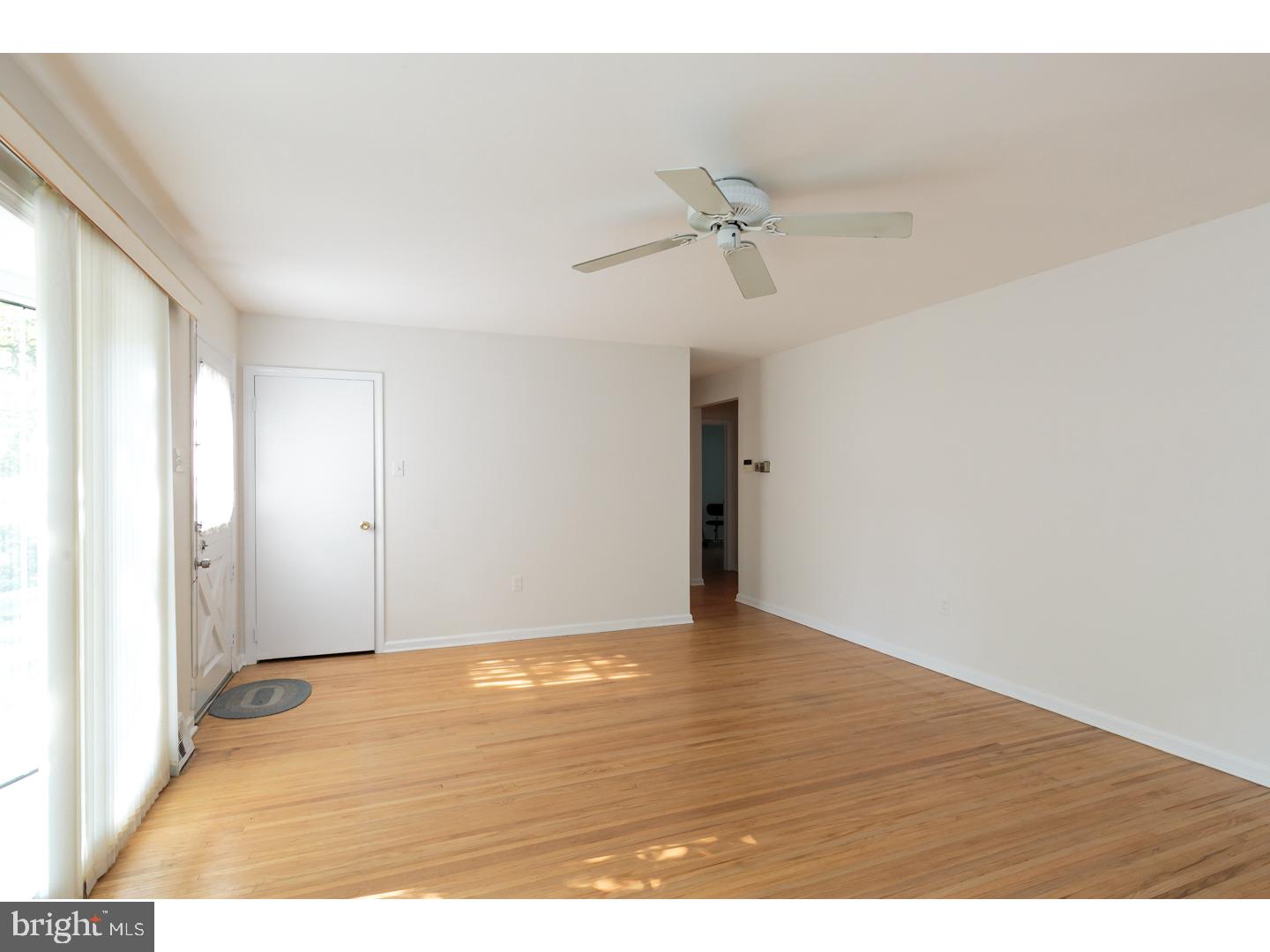 2401 Riverton Road Cinnaminson, NJ 08077 - Photo 9 of 23 Living Room