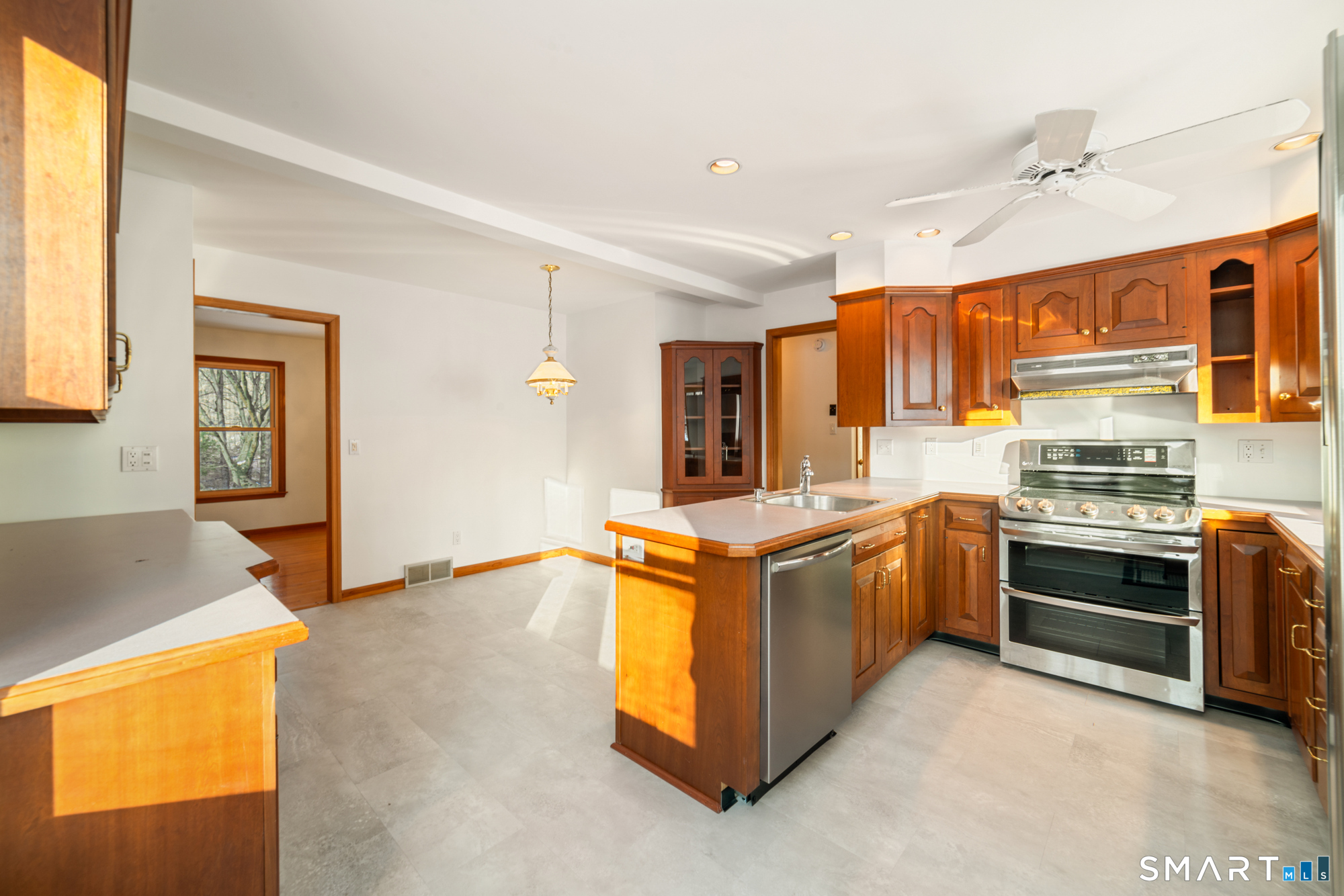 672 Old Waterbury Road Southbury, CT 06488 - Photo 7 of 38