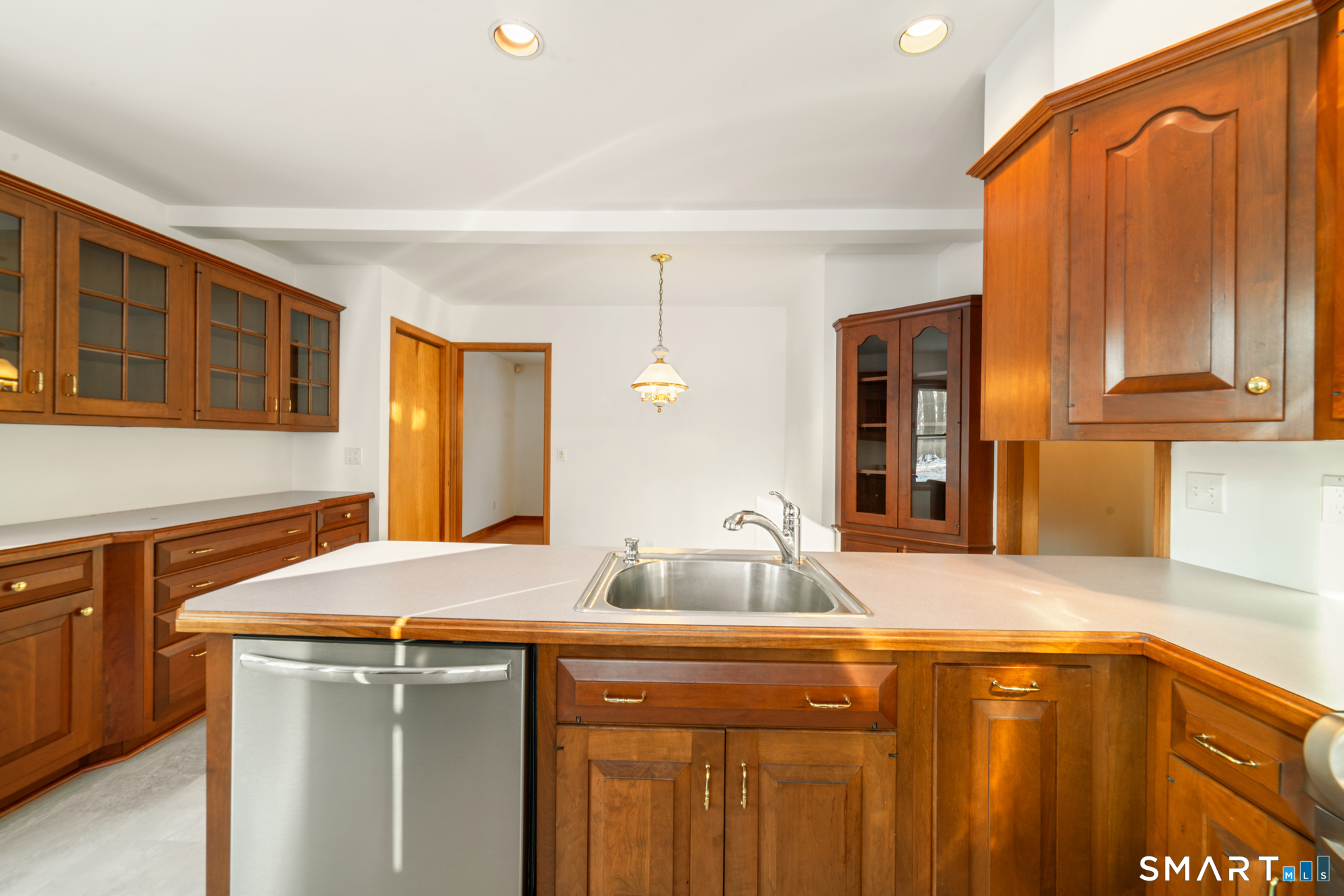 672 Old Waterbury Road Southbury, CT 06488 - Photo 9 of 38