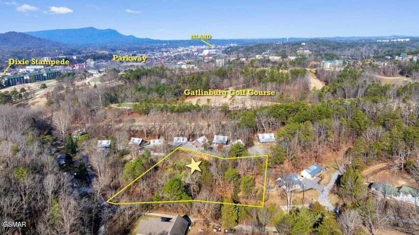 520 Golf Road Pigeon Forge, TN 37863 - Photo 2 of 14