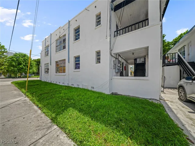 a view of a back yard of the house