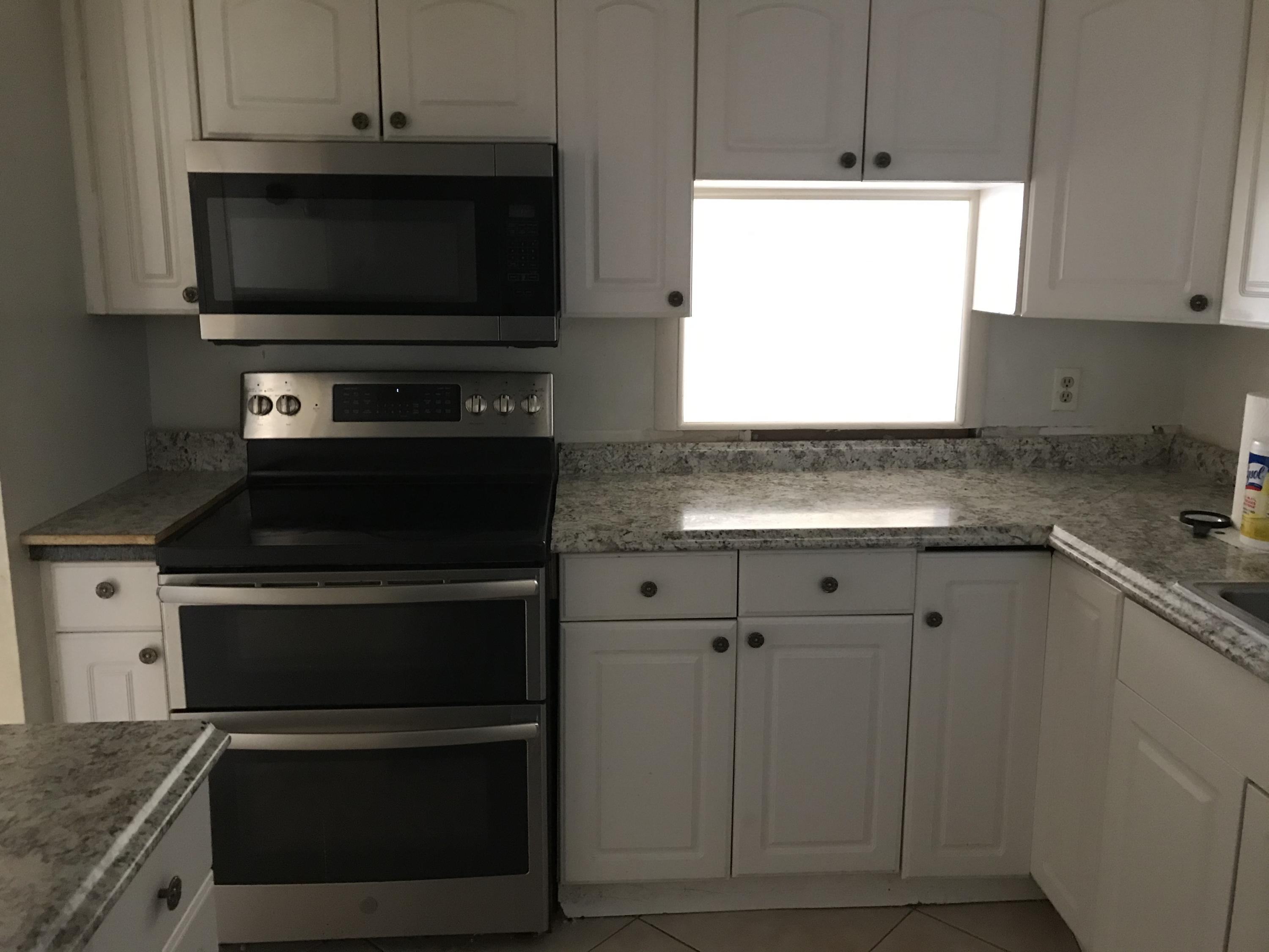 5500 Northwest 2nd Avenue, Unit 425 Boca Raton, FL 33487 - Photo 12 of 21 KITCHEN