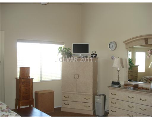 2278 Chestnut Ranch Avenue Henderson, NV 89052 - Photo 9 of 13 Master Bedroom.