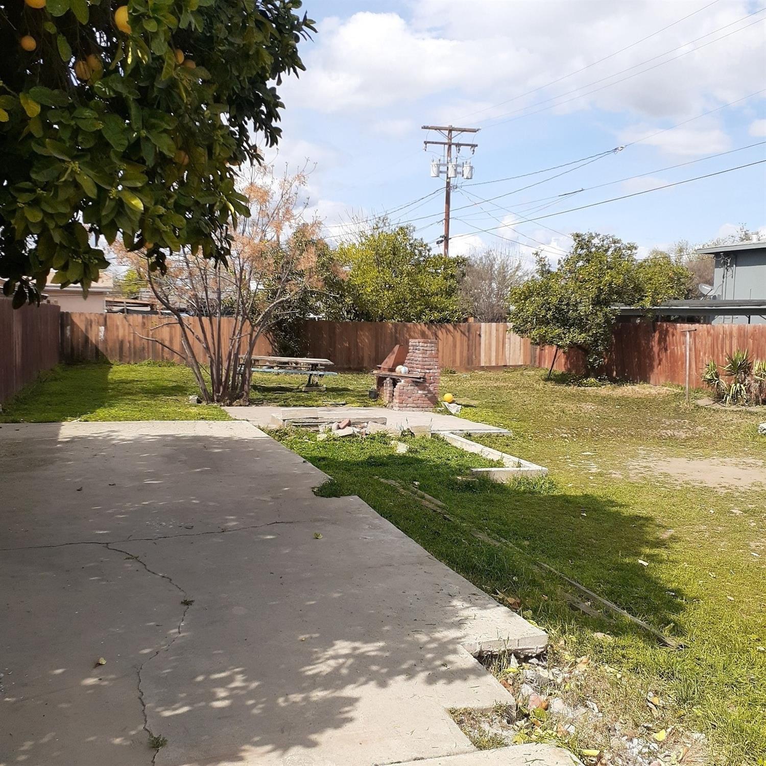 209 Strawberry Street, Visalia, CA 93291 Compass