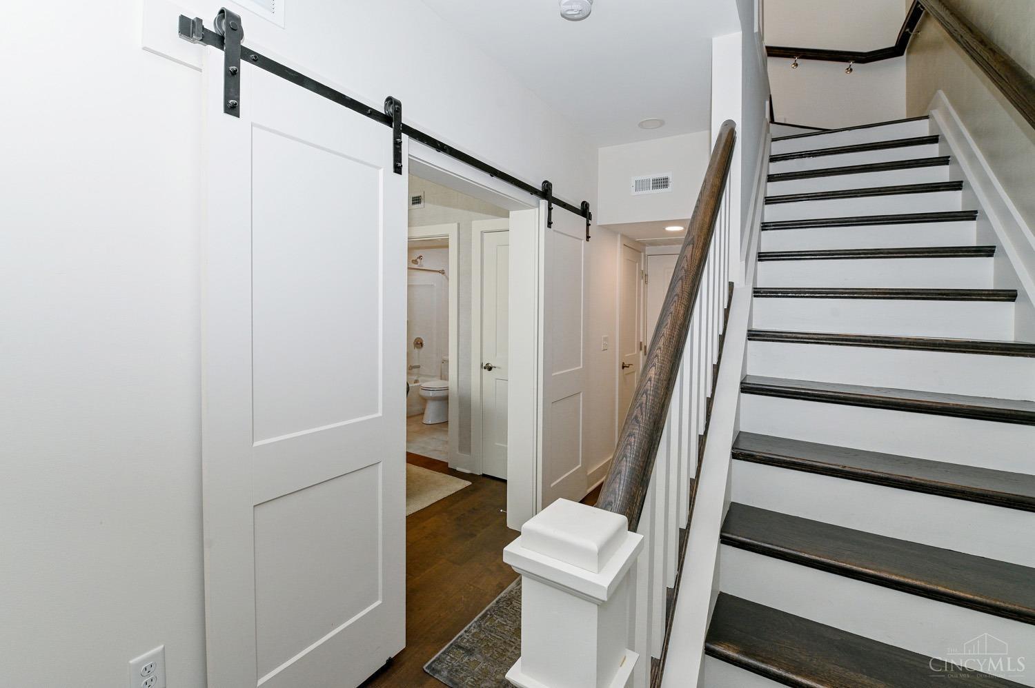 3916 Edwards Road, Unit D Cincinnati, OH 45209 - Photo 3 of 45