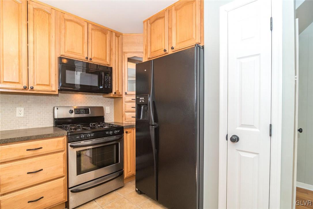 408 Willow Road Hellertown, PA 18055 - Photo 6 of 21 Gallery Image 6