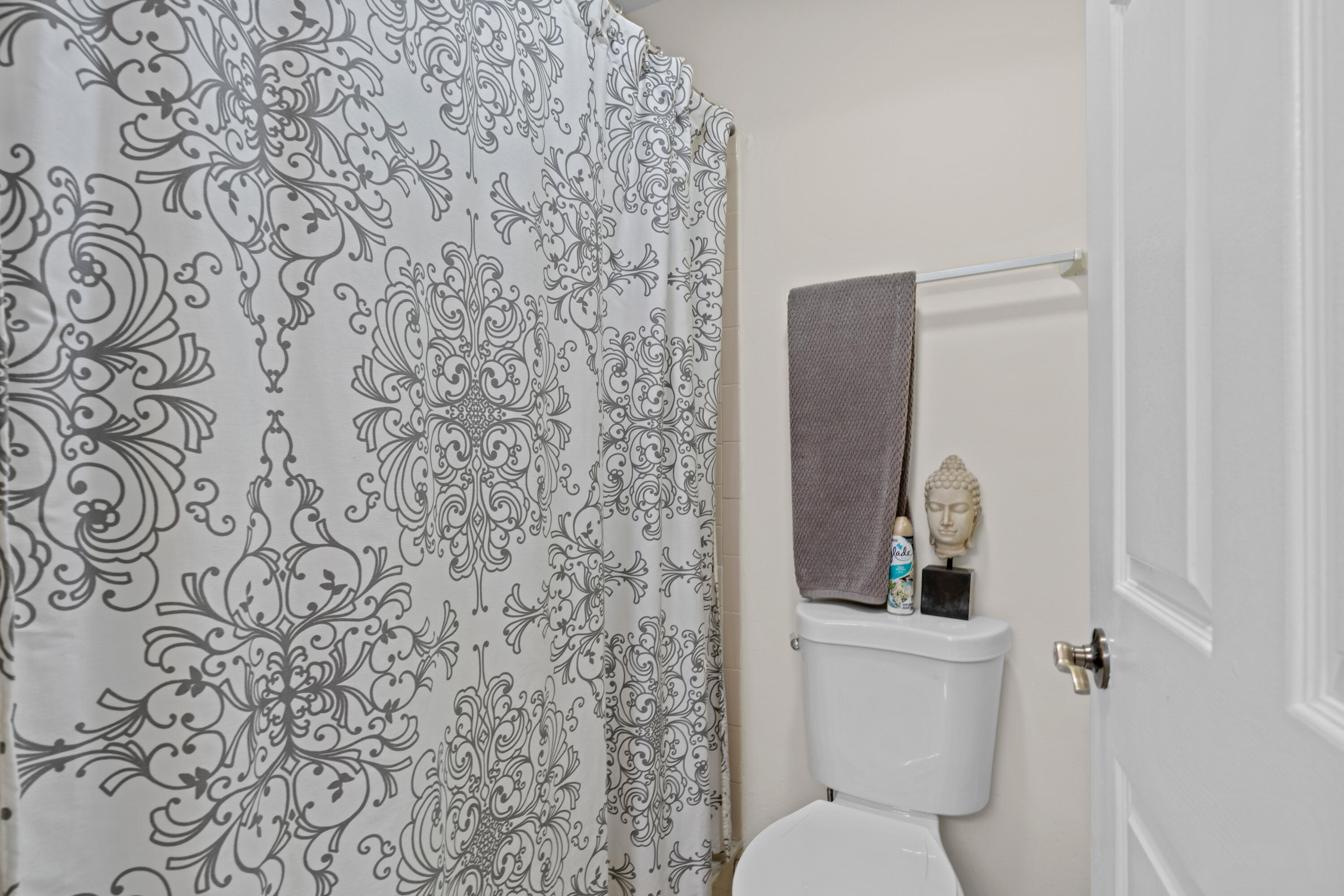 496 Hardwood Place Boca Raton, FL 33431 - Photo 9 of 30 Bathroom