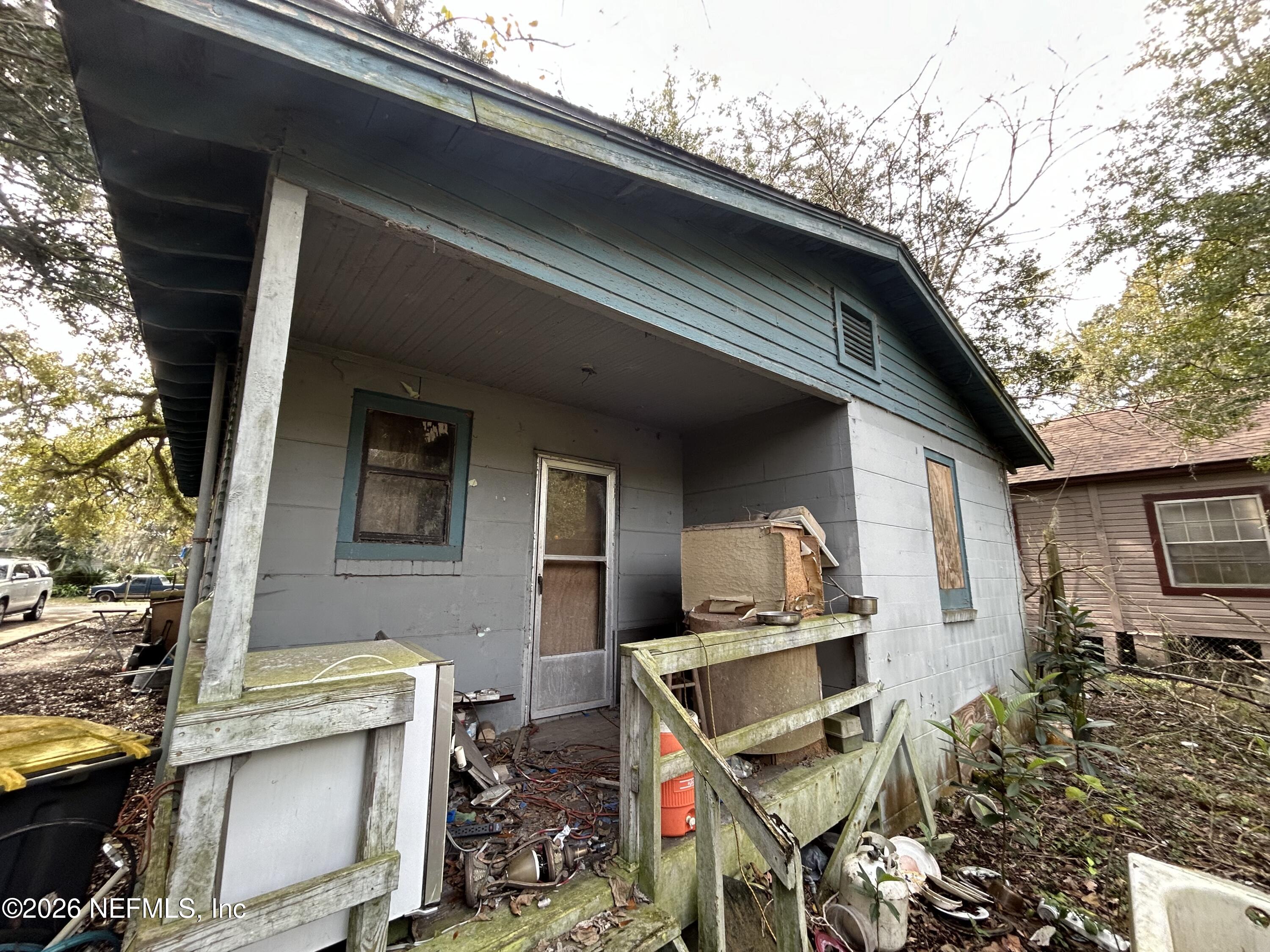 2049 Jernigan Road Jacksonville, FL 32207 - Photo 3 of 3 a view of a patio with table and chairs with wooden floor and fence