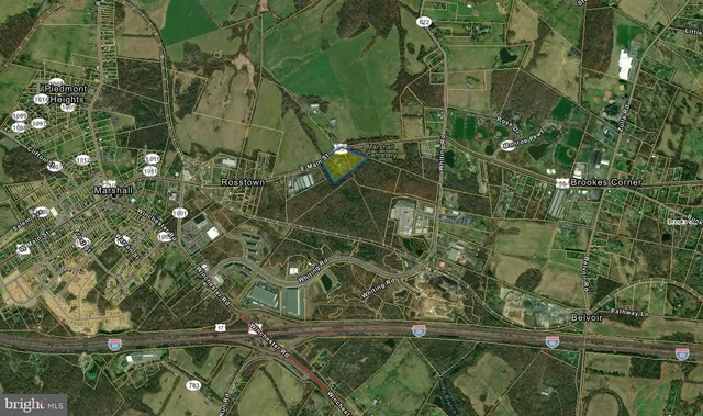 a view of a tennis court