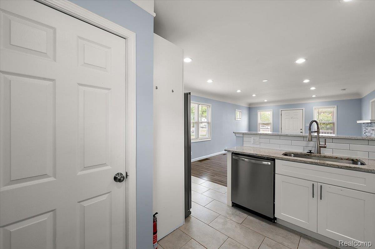 233 West 11 Mile Road Madison Heights, MI 48071 - Photo 12 of 44 44-233 W 11 Mile Rd-44.jpg