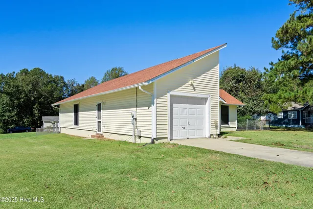 $237,000 | 100 Natalie Lane, Hubert, NC 28539