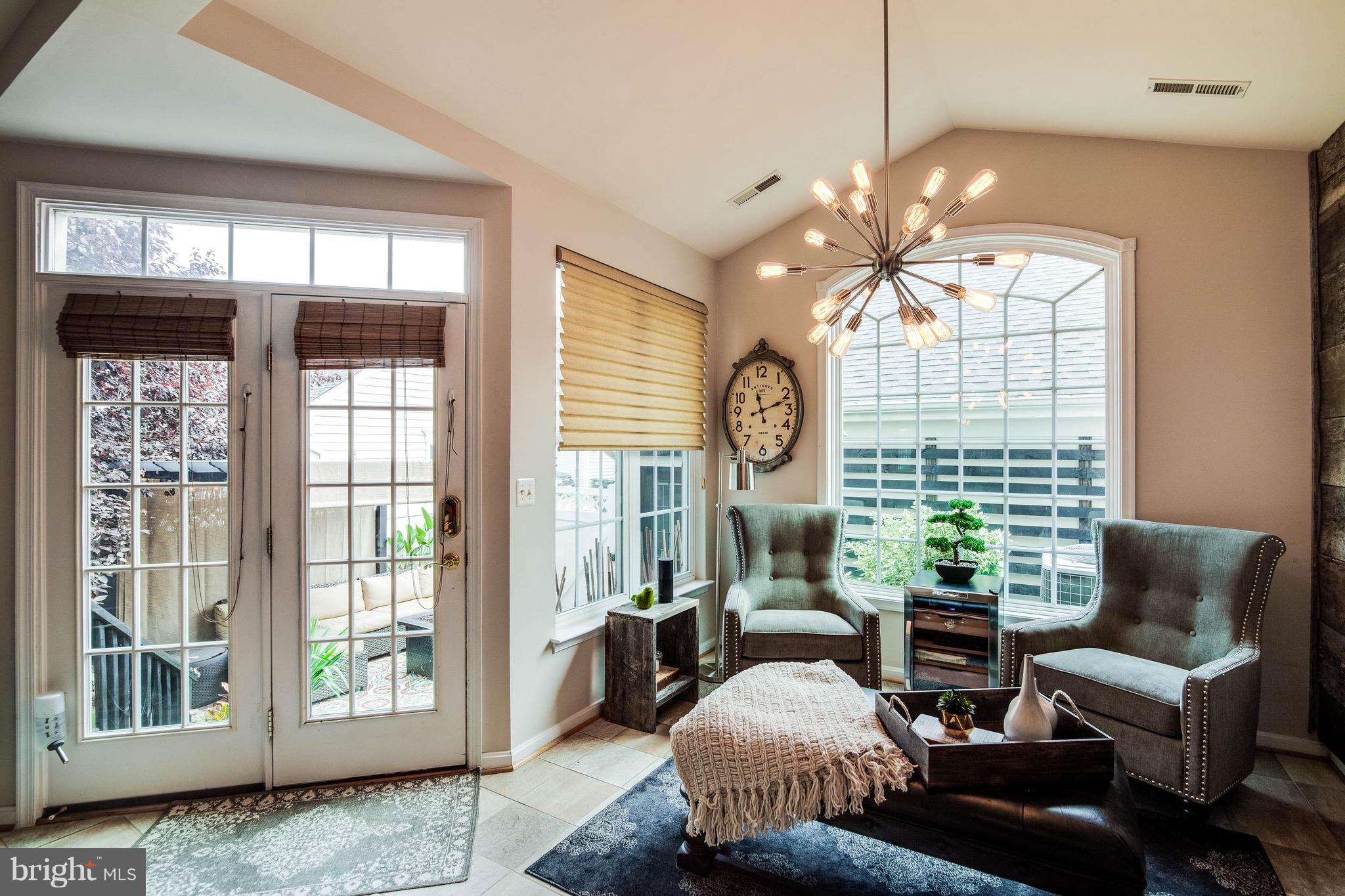 22960 Fanshaw Square Ashburn, VA 20148 - Photo 13 of 30 a living room filled with furniture