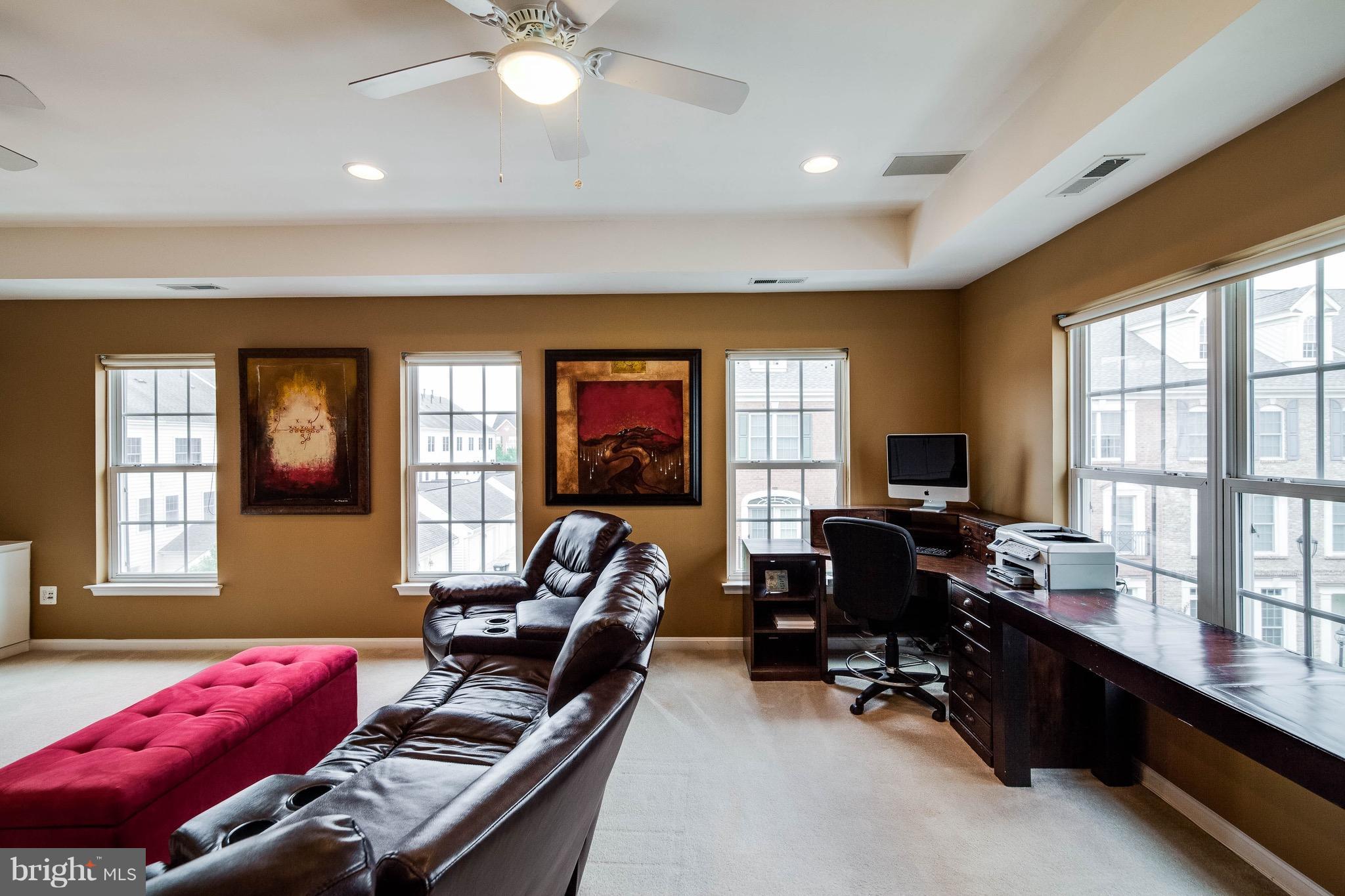 22960 Fanshaw Square Ashburn, VA 20148 - Photo 27 of 30 a room with furniture toys and a window