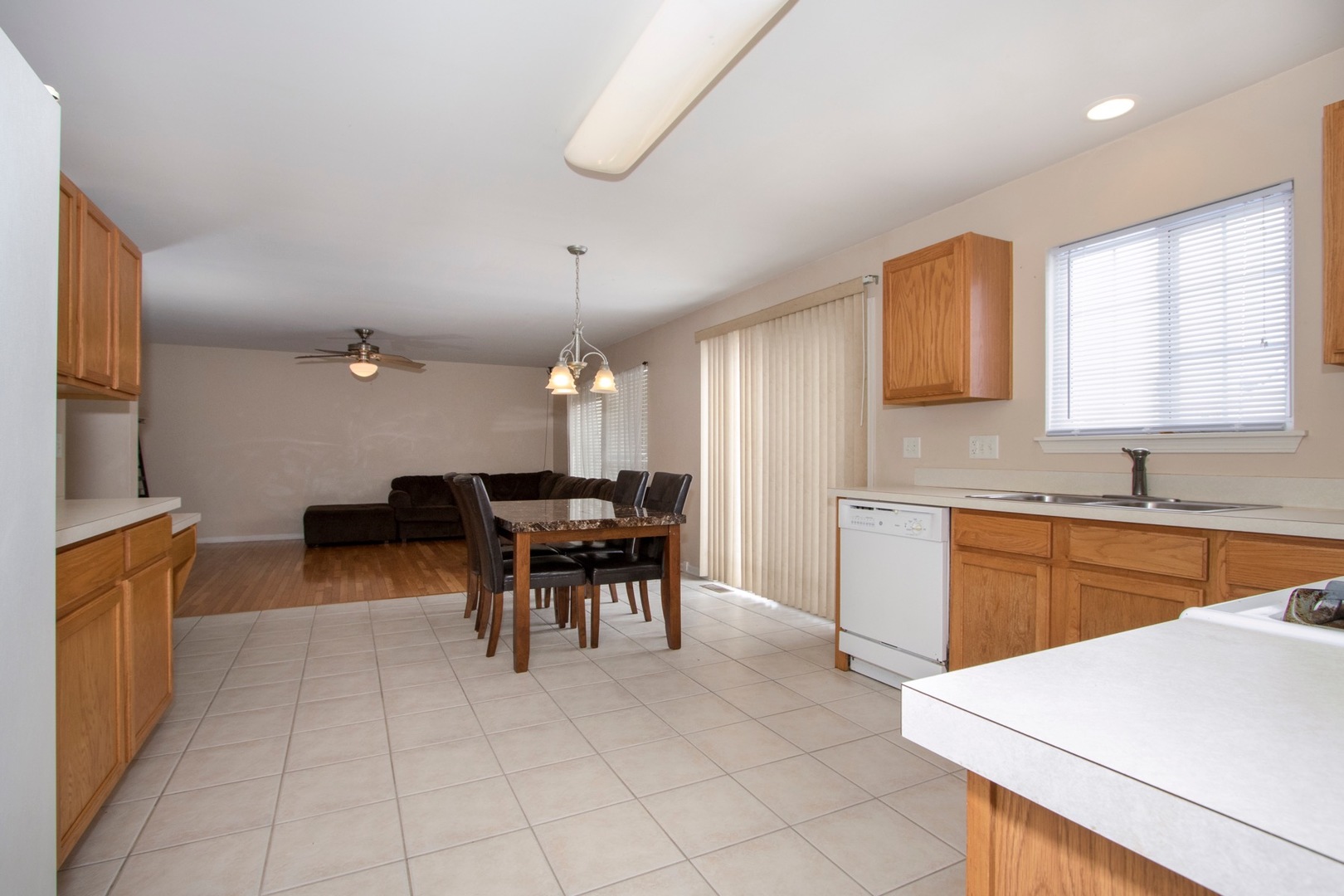 1464 Sedge Pass Minooka, IL 60447 - Photo 9 of 38