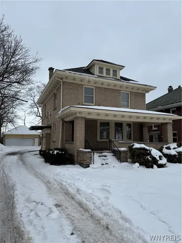 $1,475 | 121 Humboldt Parkway, Unit A, Buffalo, NY 14214