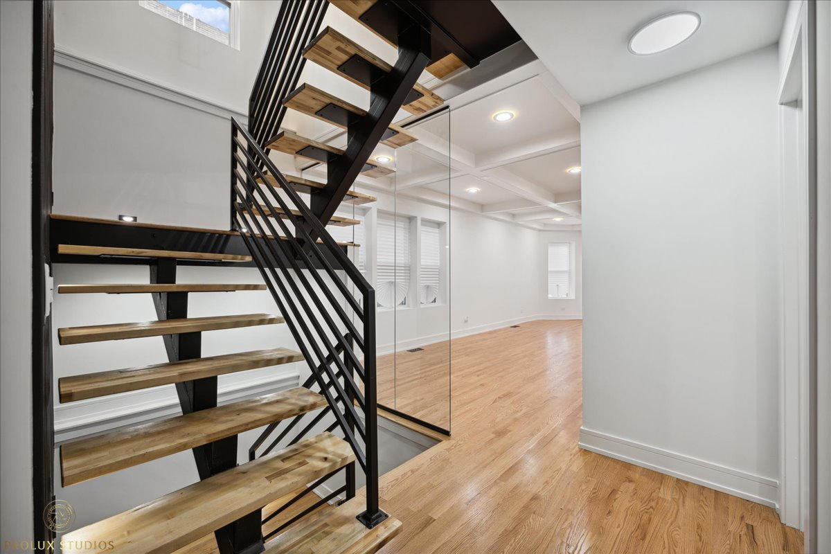 6637 South Marquette Road Chicago, IL 60637 - Photo 13 of 22 a view of entryway