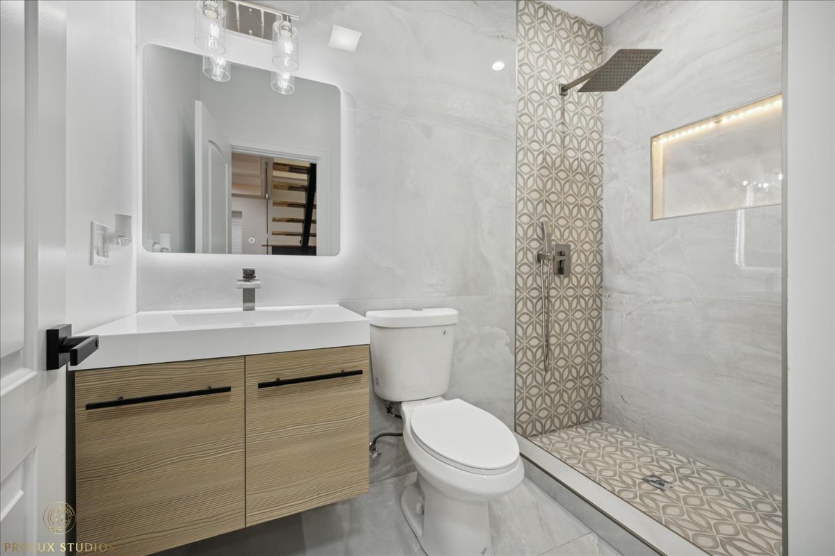 6637 South Marquette Road Chicago, IL 60637 - Photo 15 of 22 a bathroom with a sink toilet and shower