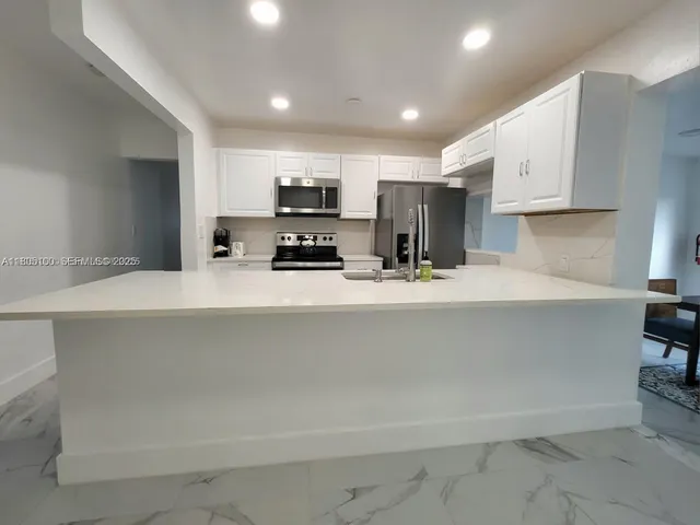 $6,250 | 900 Southwest 31st Street, Fort Lauderdale, FL 33315