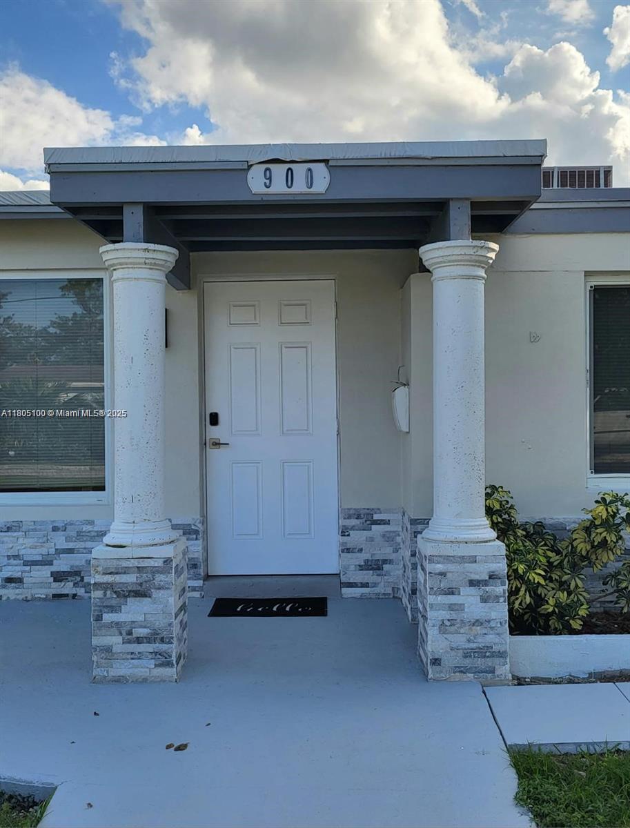 900 Southwest 31st Street Fort Lauderdale, FL 33315 - Photo 14 of 14 a front view of a house with a wooden fence