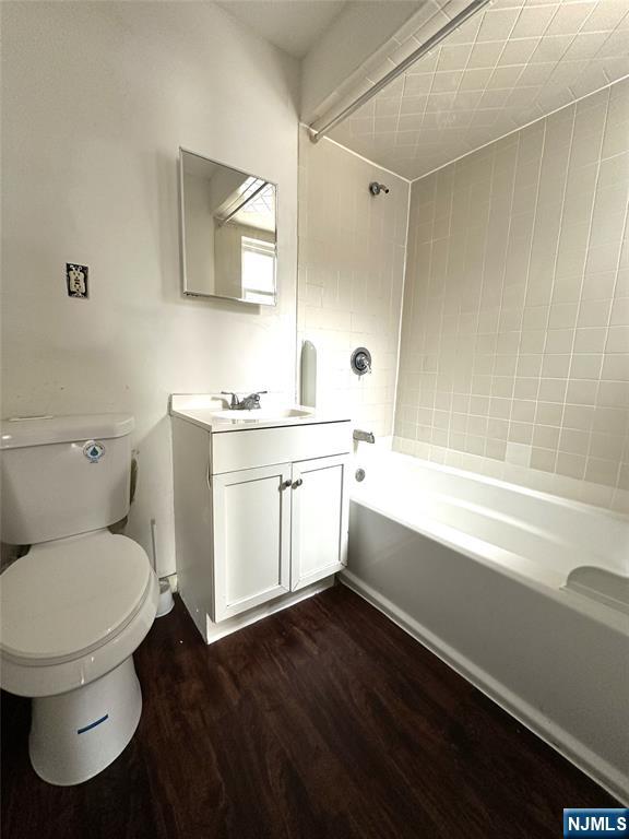 528 Valley Brook Avenue, Unit 2ND FLOOR FR Lyndhurst, NJ 07071 - Photo 6 of 8 a bathroom with a toilet a sink and bathtub