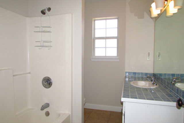 24602 Tarpon Lane Orange Beach, AL 36561 - Photo 28 of 40 Upstairs Bath
