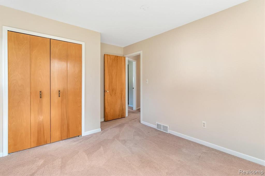 29537 Fox Grove Road Farmington Hills, MI 48334 - Photo 26 of 37