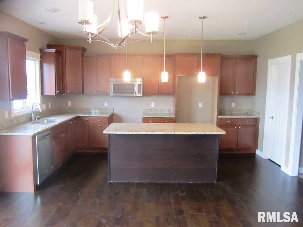 5872 Emily Road Bettendorf, IA 52722 - Photo 7 of 13 Gallery Image 7