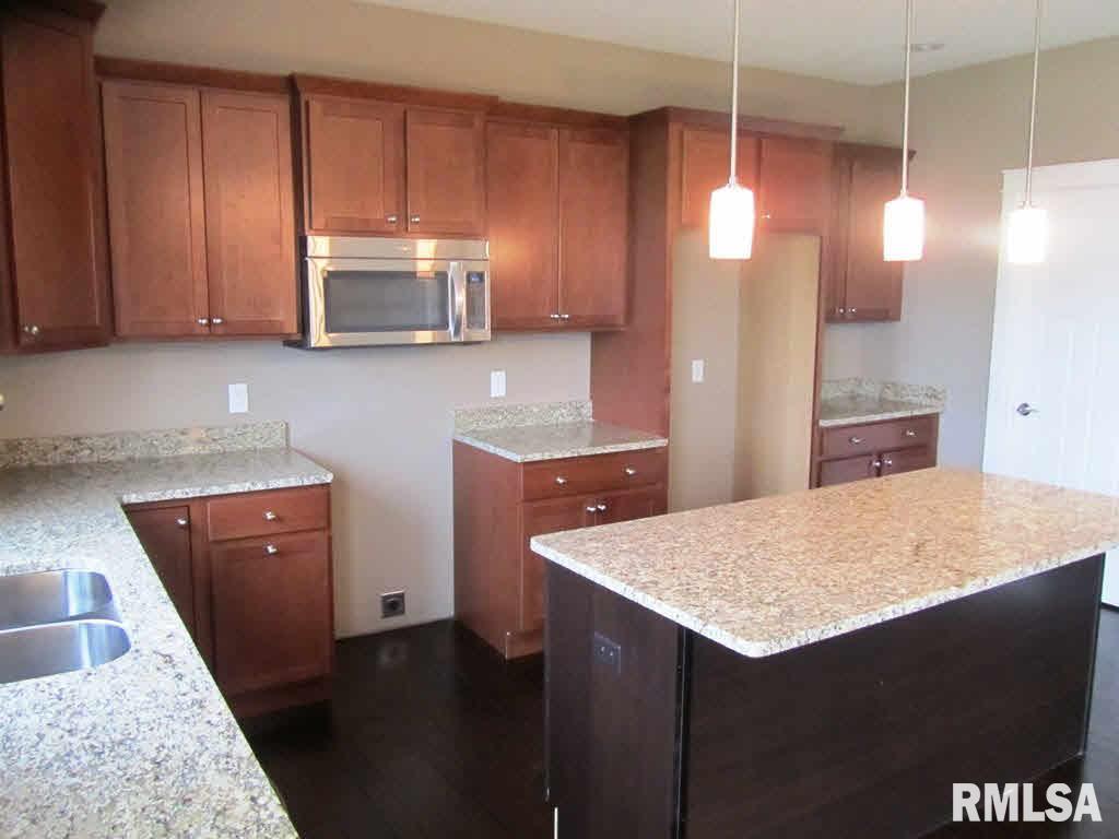 5872 Emily Road Bettendorf, IA 52722 - Photo 9 of 13 Gallery Image 9